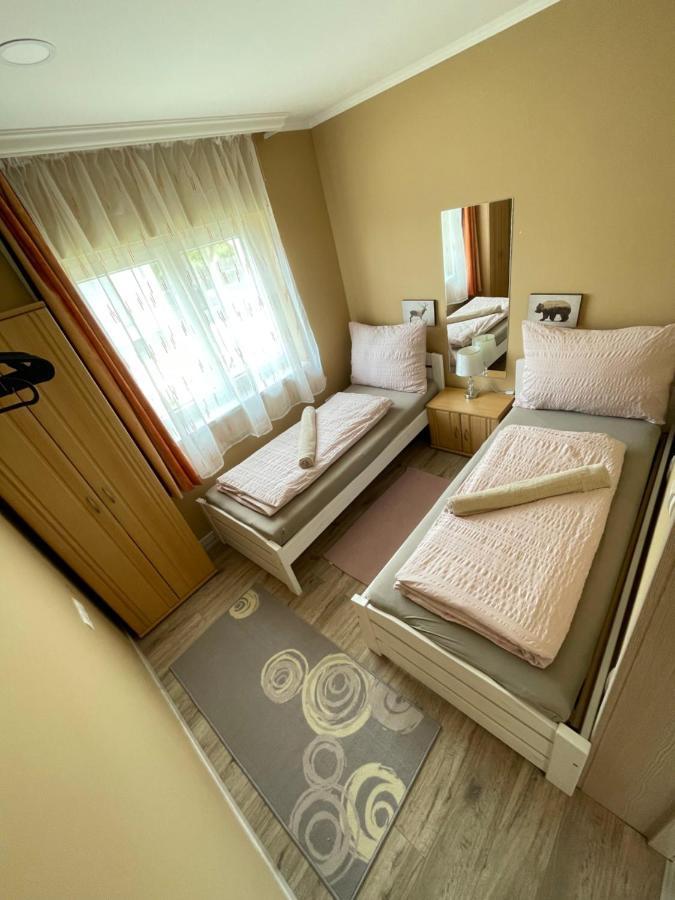 Lilla Apartman Balatonkeresztúr Exterior foto