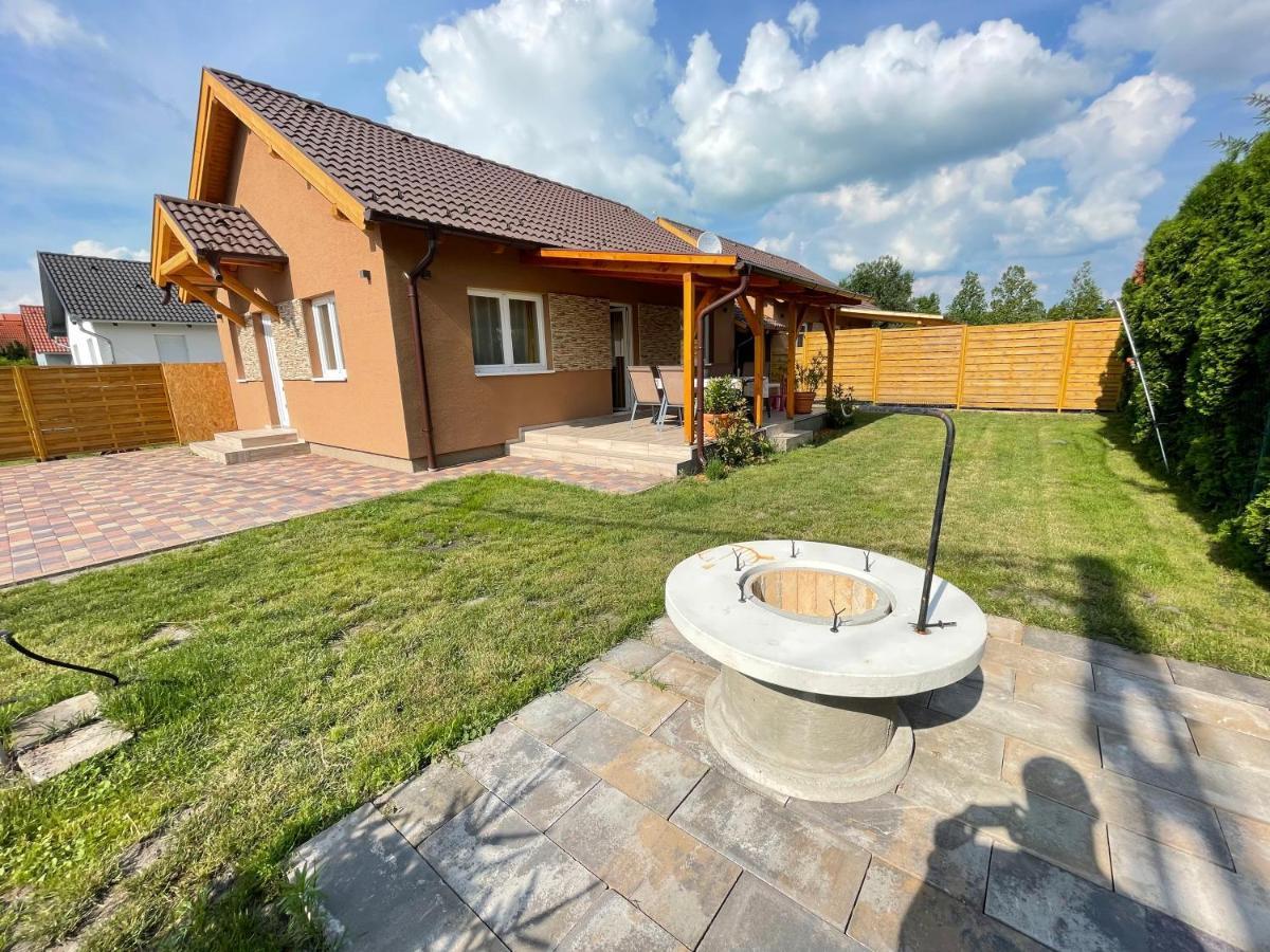 Lilla Apartman Balatonkeresztúr Exterior foto