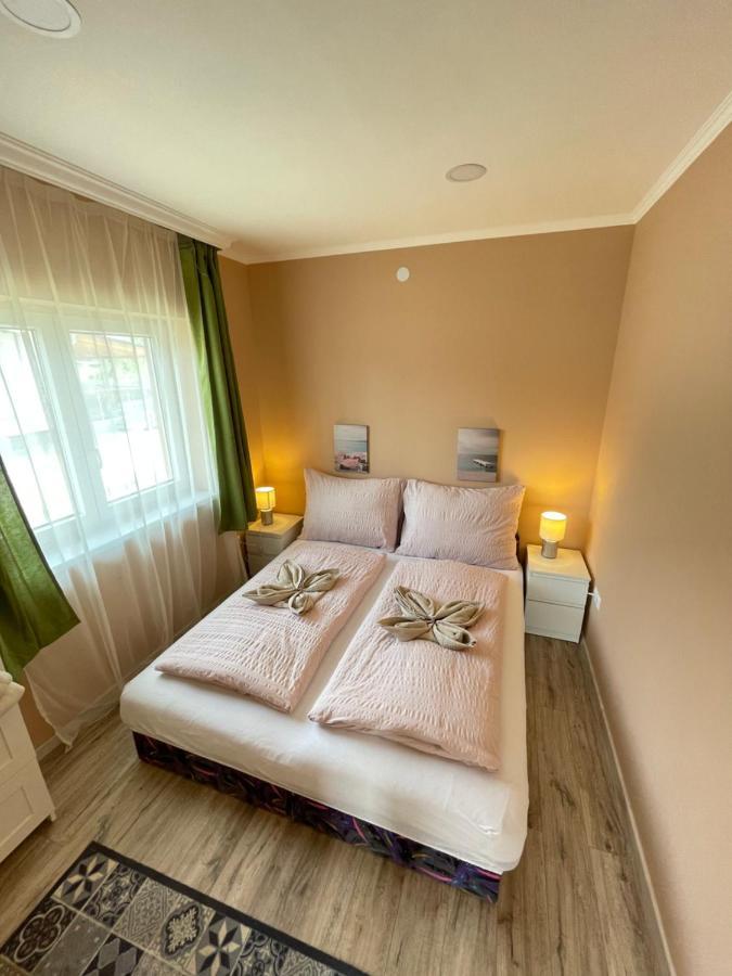 Lilla Apartman Balatonkeresztúr Exterior foto